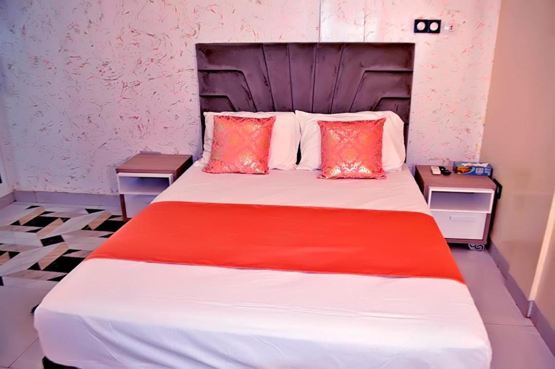 Complexe Hotelier And Ouagadougou Kültér fotó